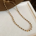 Gros plan d'un collier vintage en œil de tigre avec entretoises dorées et fermoir mousqueton - Style de Chaîne de Perles Facettées (1#项链-金色-咖色)