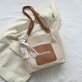 Sac fourre-tout en paille tissée beige avec bandoulière en cuir et foulard en soie - Marron