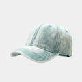 Dettaglio cappellino da baseball in denim lavato azzurro con cuciture vintage e design a 6 pannelli - Azzurro