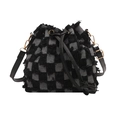Checkerboard Denim Bucket Bag mit Fransen und verstellbarem schwarzem PU Schultergurt - Denim/PU-Leder / Schwarzes Schachbrett