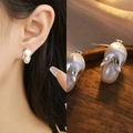 Elegantes pendientes de flores plateadas con perlas, vista de modelo y naturaleza muerta - 4# Poste de pendiente de plata - Plata