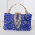 Abendhandtasche in Königsblau mit Saphirblüten-Strasssteinen und goldenem Griff - Blau