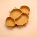Assiette bébé en silicone abeille jaune à trois compartiments sur fond rose - Jaune Gingembre