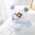 Dettaglio del cappello da sole per neonati con rete traspirante e ricamo di orsetto - 50cm (1-3 anni) / Azzurro