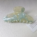 Grande pince à cheveux à motif marbré avec dégradé nacré bleu et crème doux - Cyan