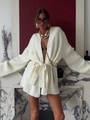 Elegante cardigan lungo in maglia bianca con cintura da annodare e maniche a campana - S / Bianco