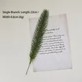 Kunstmatige 23cm donkergroene PE dennentak voor kerstversiering en vulling van vazen - Enkel PE-blad
