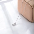 Collana in argento S925 con ciondolo segno del Toro decorato con piccoli cristalli - Toro Color Argento
