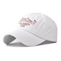 Weiße Vintage-Baseballkappe aus Baumwolle mit brauner New York City Stickerei im 45-Grad-Winkel - Weiß