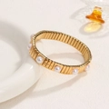 Elastic gold stretch bracelet with white pearls in 18K gold plated stainless steel - Pearl Gold Style (09 Gold)