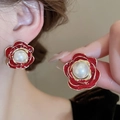 Elegante Blumenstecker mit roten Blättern, Goldrand und einer weißen Perlenmitte - 50# 925 Sterling Silber Ohrstecker - Rote Glasur Perlenblume