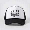Cappellino trucker classico bianco e nero con scritta LATER e stampa coccodrillo frontale - Taglia unica / Splicing Bianco e Nero