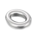 Anillo ovalado de acero inoxidable plateado para creación de joyas DIY en fondo blanco - Estilo D Color Acero (KLJ6065-Z)
