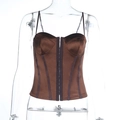 Nahaufnahme eines braunen Satin-Korsett-Tops mit vorderen Haken und sichtbaren Stäbchen - S / Braun