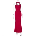 Detail eines roten zweiteiligen Mesh-Kleid-Sets mit Neckholder-Top und gerafftem Rock - S / Rot