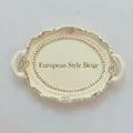 Beiges ovales Dekutablett aus Harz mit Reliefmuster und goldenen Griffen im Vintage-Stil - Europäisches Beige Modell 01