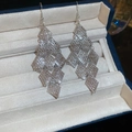 Boucles d'oreilles argentées avec losanges géométriques et glands en zircone scintillants - Style Pompon Diamant Décalage Géométrique Losange Argenté