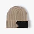 Gorro de punto de invierno en color block caqui y negro con textura acanalada - Talla única / Caqui