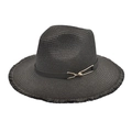 Dettaglio di cappello in paglia nera con bordi sfrangiati e cinturino con fibbia dorata - M (56-58cm) / Nero