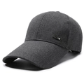 Berretto da baseball grigio scuro con visiera lunga e placca in metallo in tessuto - Regolabile / grigio scuro