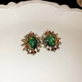 Boucles d'oreilles style palais vintage avec pierres vertes et perles sur filigrane - Boucles d'oreilles émeraude vintage rétro de style palais