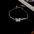 Détail macro du bracelet papillon argenté avec sertissage de zircons scintillants - Style Papillon Diamanté Argenté (7# Bracelet - Papillon Argent)