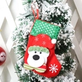Calza di Natale rossa con orsetto di peluche appesa a un ramo innevato - Calza con paillettes piccola - Orso
