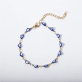 Dettaglio di un bracciale in acciaio inossidabile placcato oro 18K con ciondoli occhio - Blu Reale