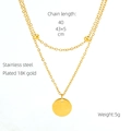 Dettaglio macro della collana a doppio strato in acciaio inossidabile placcata oro 18K - Oro 18K