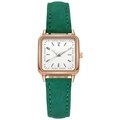 Vue détaillée d'une montre à quartz pour femme avec boîtier carré or rose et bracelet vert - Vert
