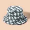 Faux fur houndstooth bucket hat in grey and white plush fabric for winter warmth - M (56-58cm) / Gray