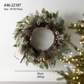 Corona de Navidad con piñas y bayas, adorno de puerta nórdico, tamaño 45x45x45 cm - Guirnalda de Eucalipto y Piña