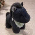 Dunkelgraues Plüschpony mit grünem Karoschal und Spitze auf beigem Teppich - 16cm Schlüsselanhänger / Schwarz