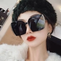 Polarized black oversized sunglasses with silver accents on model with black hat - Square Black