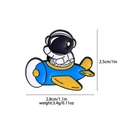 Détail du pin's astronaute en émail avec dimensions 2,8cm x 2,5cm et un poids de 3,4g - Style Astronaute Vaisseau