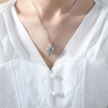 Collana minimalista in argento con ciondolo a conchiglia e catena a sfere su camicia - 40+5cm / Color Acciaio