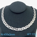 Geflochtene Schlangenkette aus Titanstahl in Silber auf einem Halsmodell präsentiert - 3mm Halskette (KN281991-Z)
