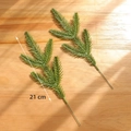 Due rami di pino artificiali verdi per decorazioni natalizie DIY, 21 cm su base legno - Foglia di plastica PE B (set da 2)