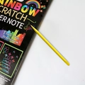 Regenbogen Kratzbild-Set mit gelbem Plastikstift für kreatives DIY-Zeichnen und Malen - Gelb