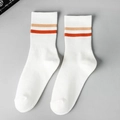 Weiße Crew-Socken mit orange-pinken Doppelstreifen und gerippten elastischen Bündchen - Weiß/Orange & Rosa Streifen