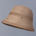 Dettaglio del cappello in paglia intrecciata con fibbia metallica a fiore argentato - M(56-58cm) / Cachi