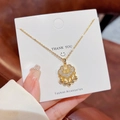 Collana in acciaio al titanio con pendente a lucchetto dorato, perle e zirconi - Stile Lucchetto della Longevità con Nappa (X328) / Oro