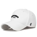 Casquette de baseball blanche avec broderie noire et bord usé de style rétro - Blanc