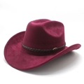 Nahaufnahme vom weinroten Wildleder-Cowboyhut mit geflochtenem Lederband und Metallschnalle - M(56-59CM) / Weinrot (Wildlederimitat)