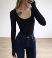 Selfie allo specchio che mostra il body nero a maniche lunghe con scollo a U aderente - Nero / XS