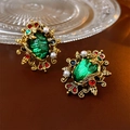 Orecchini vintage dorati con gemme verdi e perle con raffinato motivo a corona - 10# Perno in Argento