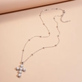 Elegante Kreuzkette mit Perlen und Zirkonia-Besatz an einer silbernen Perlenkette - Silber