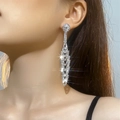 Silberne Ohrhänger mit funkelnden Strass-Quasten im geometrischen Dreiecks-Design - Silber Dreieck Quaste