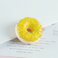 Imán de nevera de dónut de PU amarillo realista con virutas de colores en tarjeta - Sin Imán / Donut redondo de bolas de colores - Amarillo