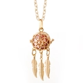 Collier attrape-rêves doré avec boule rose et trois pendentifs plumes en métal - Or Attrape-rêves Balle Rose (16)
